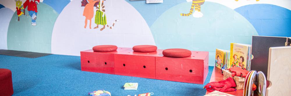 Bücherei-Blick in den Veranstaltungsraum für Kinder