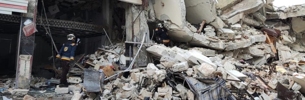 Zerstörtes Wohngebäude in der Stadt Al-Dana in der Region Idlib im Nordwesten Syriens