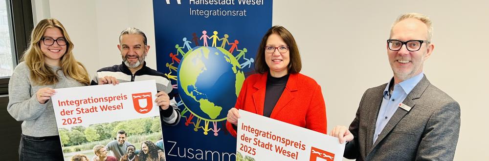 v. l.: Integrationsbeauftragte Lotte Goldschmidtböing, Vorsitzender des Integrationsrats, Cihan Sarica, Bürgermeisterin Ulrike Westkamp und Tobias Henrichs von der Niederrheinischen Sparkasse RheinLippe