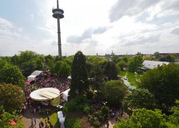 Wesel - viele Besucher feiern beim EselRock-Festival im Heubergpark