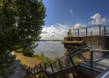 Weseler Rheinpromenade - Sicht von der Plattform des ehemaligen Brückenpfeilers der Eisenbahnbrücke