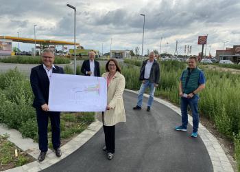 Bürgermeisterin Ulrike Westkamp hat zusammen mit Vertretern der Stadtverwaltung und dem Investor Tassilo Pittschi die fertigen Baumaßnahmen in Büderich vorgestellt.