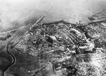 Luftbild um 1920 vor der Schleifung mit der markanten Zitadelle