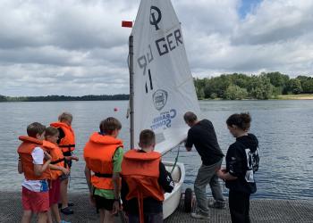 Ferienaktionsprogramm Mit dem Segelboot am Wind schnuppern