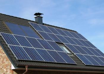 Solaranlage auf dem eines Ein-Familien-Hauses