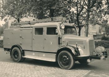 Das Tanklöschfahrzeug TLF-16 stand ab 1956 für über 36 Jahre im Dienst der Freiwilligen Feuerwehr Wesel (1957)