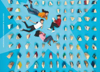 Plakat zum Vorlesewettbewerb 2021-22, auf dem Kinder inmitten von Büchern zu sehen sind
