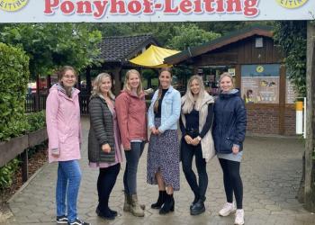 v. l.: Das Team des Pflegekinderdienstes der Stadt Wesel - Clara Gamerschlag, Michelle Kann, Christine Krone, Linda Köhler (Teamleitung), Julia Krakowczyk und Anna Kühsel