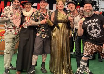 Die Mitglieder der Band Rebel Tell mit der Bürgermeisterin Frau Ulrike Westkamp und der Präsidentin des närrischen Parlamentes Ulla Hornemann