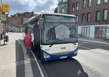 Bus an der Bushaltestelle Großer Markt