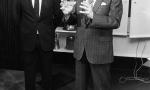 Siegfried Landers mit dem Landesvorsitzenden der FDP in Nordrhein-Westfalen und Staatsminister im Auswärtigen Amt Jürgen W. Möllemann (1984)