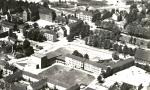 Luftaufnahme vom Bühnenhaus und seiner Umgebung (1959)