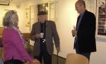 Ernest Kolman zu Besuch in einem Museum