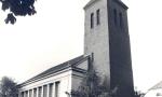 Außenansicht der evangelischen Kirche in Büderich (1986)