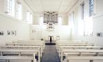 Innenansicht (in Richtung Altar) der evangelischen Kirche in Büderich (nach 1998)