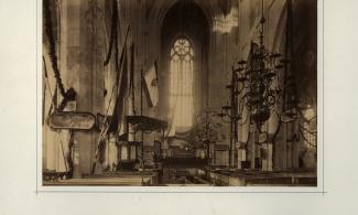 Die für die 300-Jahrfeier geschmückte Willibrordi-Kirche