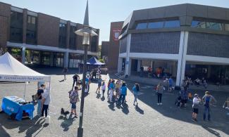 Rathaus-Innenhof am Weltkindertag