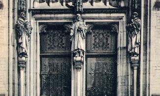 Ehemaliges Portal des Willibrordidoms mit figürlichen Darstellungen von Adolf Clarenbach, Philipp Melanchthon und Konrad Heresbach (rechts)