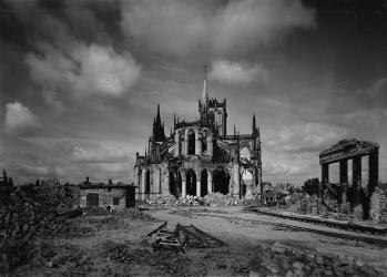 Wesel - Großer Markt mit Dom nach der Bombadierung 1945