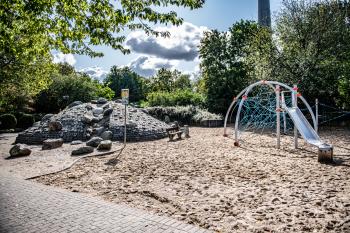 Blick auf den Spielplatz im Heubergpark