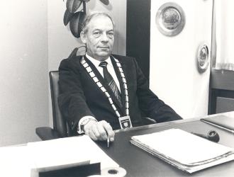 Wilhelm Schneider, Bürgermeister der Stadt Wesel vom 17.10.1979 bis zum 15.10.1984 und vom 17.10.1989 bis zum 24.10.1994 Wilhelm Schneider - Ratsmitglied und Bürgermeister der Stadt Wesel