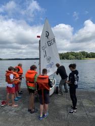 Ferienaktionsprogramm Mit dem Segelboot am Wind schnuppern Ferienaktionsprogramm Mit dem Segelboot am Wind schnuppern