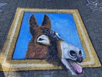 Esel-Malerei der Street-Art Künstlerin Marion Ruthardt im Rathaus-Innenhof