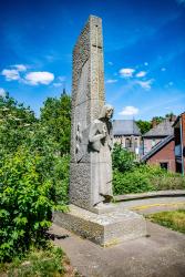 Kriegerdenkmal Bislich Stele aus Stein mit Engel