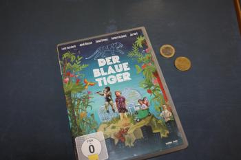 Ein Film und daneben 1 Euro und 50 Cent.