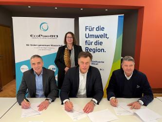 „Möchten die Energiewende in der Region gemeinsam vorantreiben: (v.l.) Michael Düchting (Geschäftsführer EcoPort813 e.V.), Ulrike Westkamp (Bürgermeisterin Stadt Wesel), Rainer Hegmann (Geschäftsführer Stadtwerke Wesel) und Andreas Stolte (Vorstandsvorsitzender EcoPort813 e.V. / Geschäftsführer DeltaPort Niederrheinhäfen GmbH).“