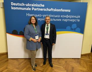 Bürgermeisterin Ulrike Westkamp zusammen mit Bürgermeister Serhij Rieznik (Novomoskovsk) in Leipzig auf der 6. deutsch-ukrainischen Partnerschaftskonferenz