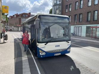 Bus an der Bushaltestelle Großer Markt